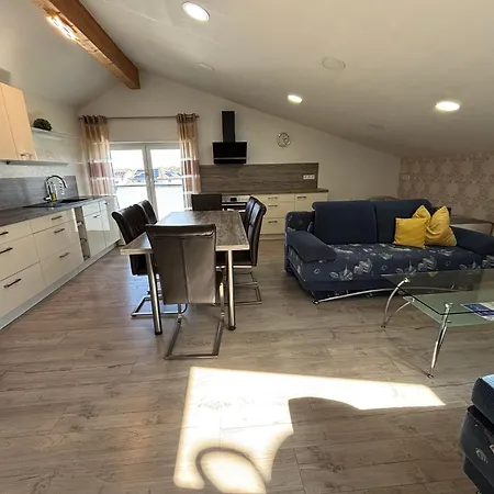 Habitación en casa particular Gemütliche Im Dachgeschoss *