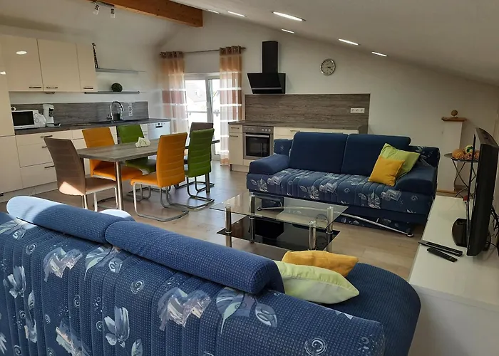 Im Dachgeschoss In * Steinmauern